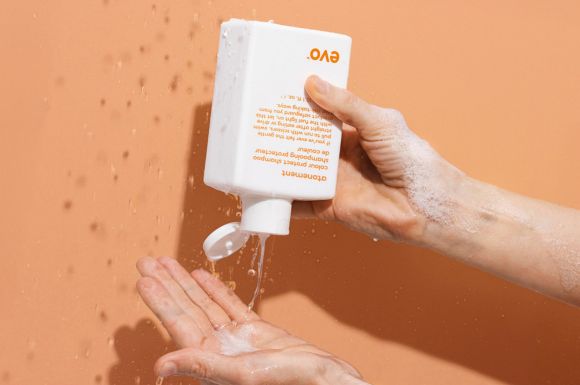 introducing colour protect blog - shampoo 2.jpg